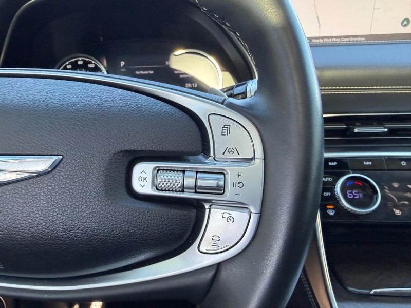 Genesis GV80 Vehicle Full-screen Gallery Image 14