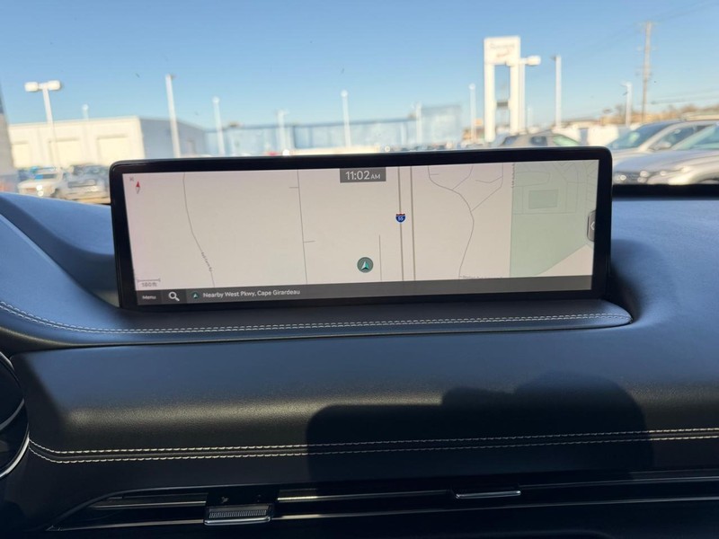 Genesis GV80 Vehicle Full-screen Gallery Image 15