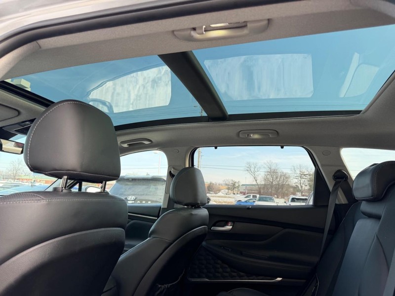 Hyundai Santa Fe Hybrid Vehicle Full-screen Gallery Image 09