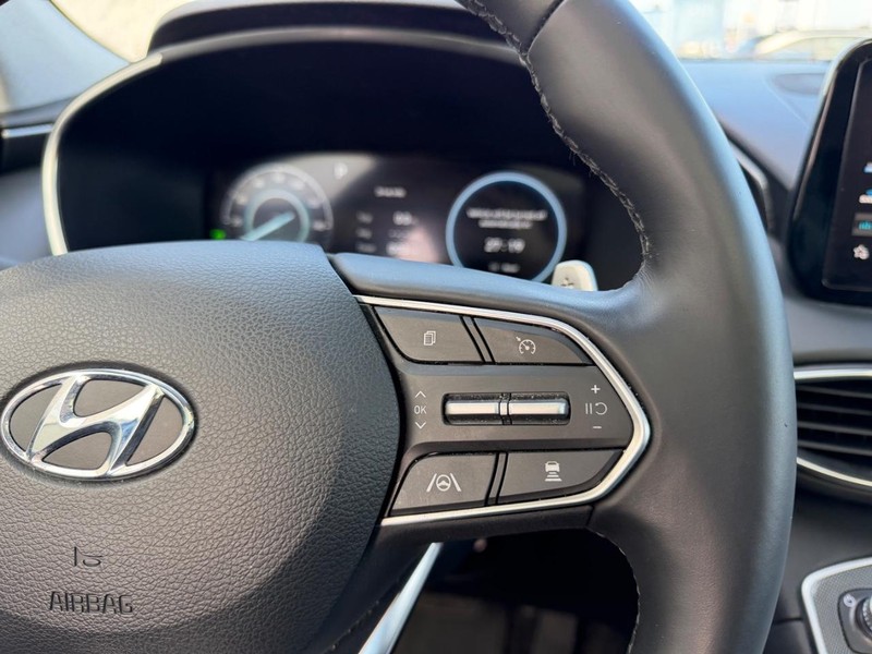 Hyundai Santa Fe Hybrid Vehicle Full-screen Gallery Image 13