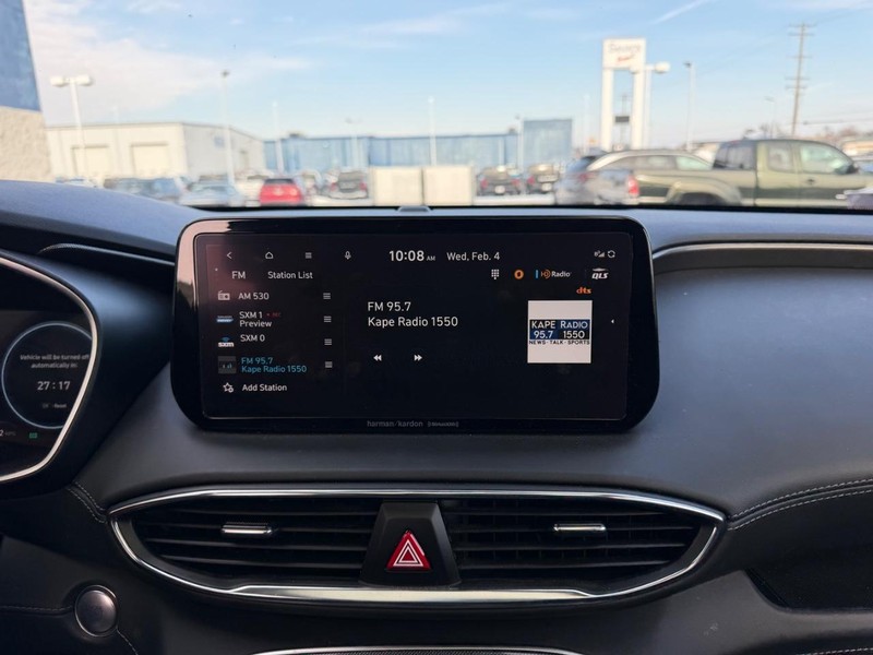 Hyundai Santa Fe Hybrid Vehicle Full-screen Gallery Image 14