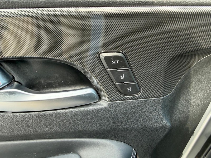 Hyundai Santa Fe Hybrid Vehicle Full-screen Gallery Image 19