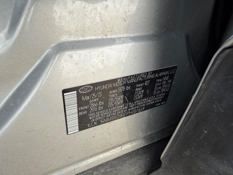 Hyundai Santa Fe Hybrid Vehicle Full-screen Gallery Image 23