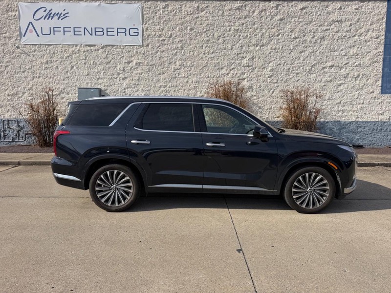 Hyundai Palisade Vehicle Full-screen Gallery Image 02