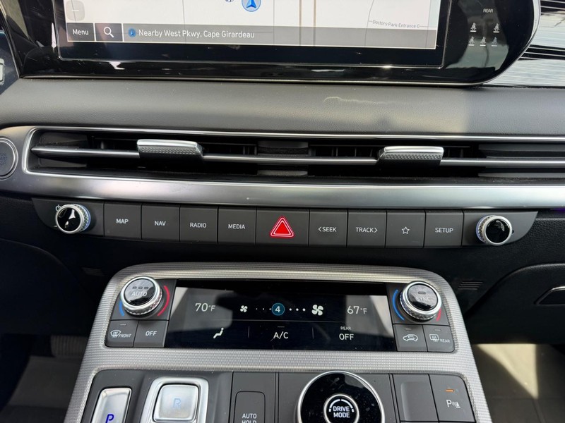 Hyundai Palisade Vehicle Full-screen Gallery Image 17