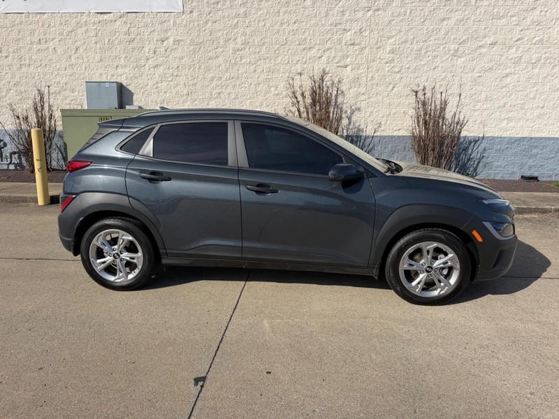 Hyundai Kona Vehicle Full-screen Gallery Image 02