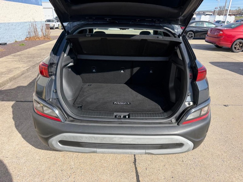 Hyundai Kona Vehicle Full-screen Gallery Image 05
