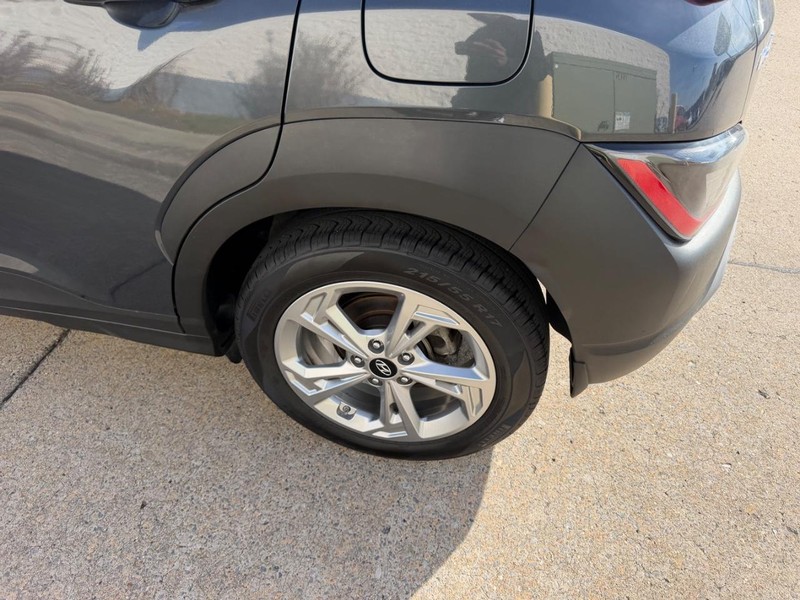 Hyundai Kona Vehicle Full-screen Gallery Image 06