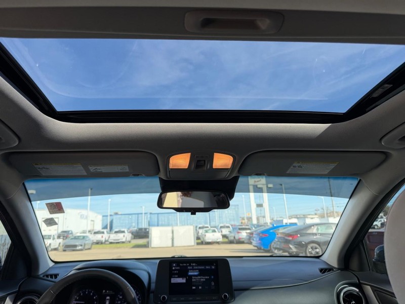 Hyundai Kona Vehicle Full-screen Gallery Image 08
