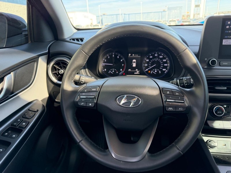 Hyundai Kona Vehicle Full-screen Gallery Image 10