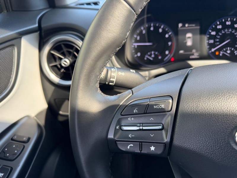 Hyundai Kona Vehicle Full-screen Gallery Image 11