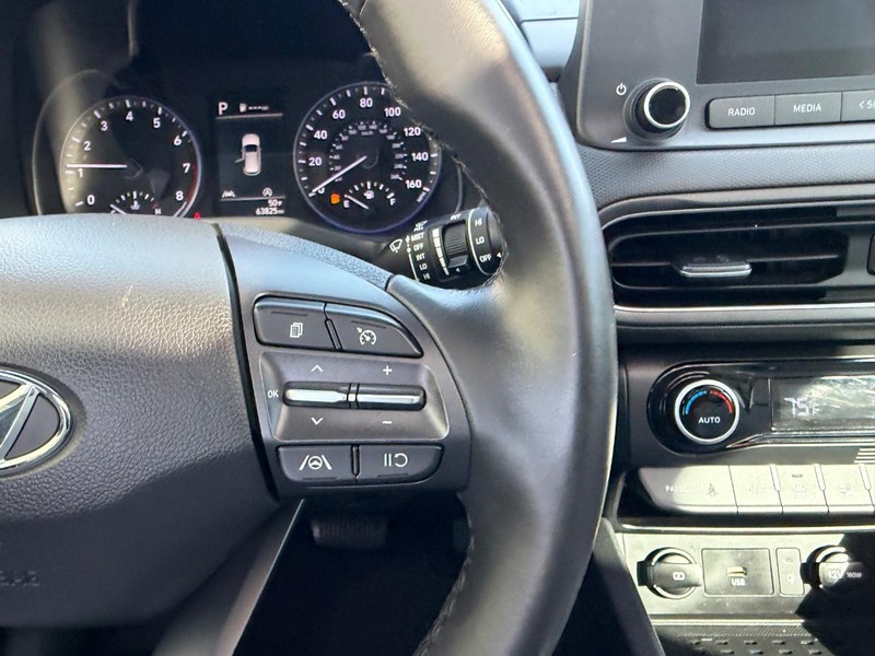 Hyundai Kona Vehicle Full-screen Gallery Image 12