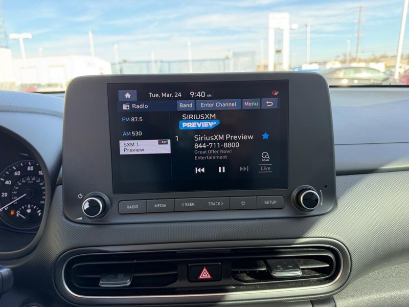 Hyundai Kona Vehicle Full-screen Gallery Image 13