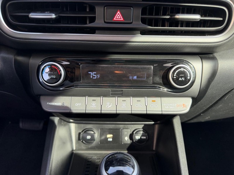 Hyundai Kona Vehicle Full-screen Gallery Image 14