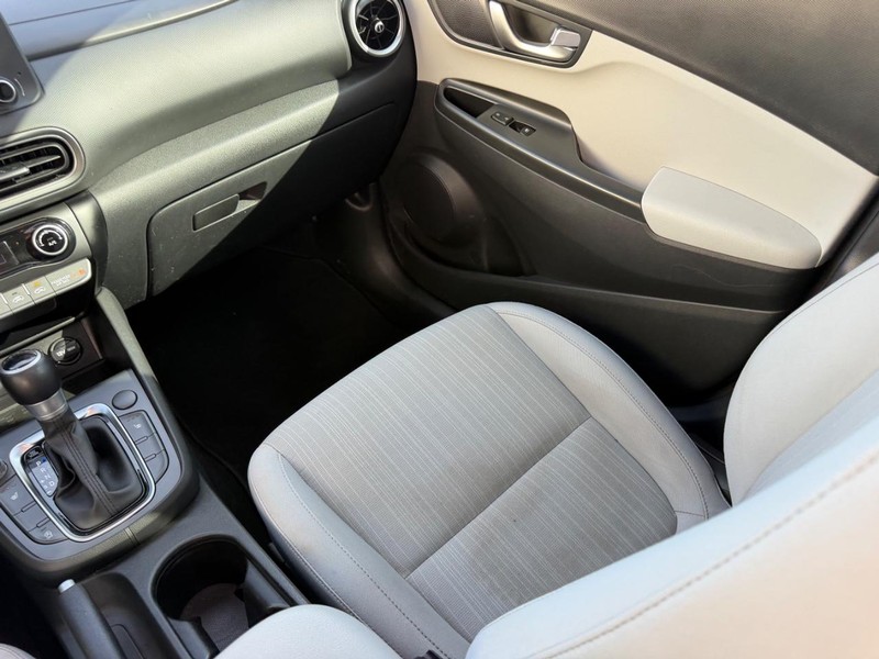 Hyundai Kona Vehicle Full-screen Gallery Image 16