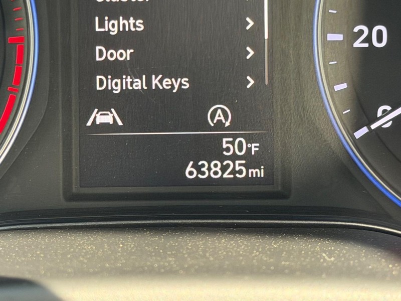 Hyundai Kona Vehicle Full-screen Gallery Image 19