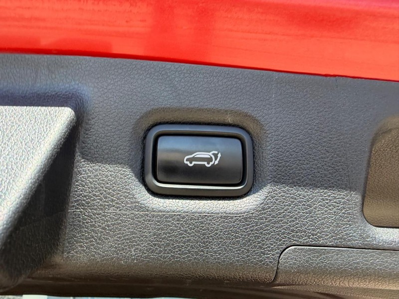 Hyundai Santa Fe Vehicle Full-screen Gallery Image 06