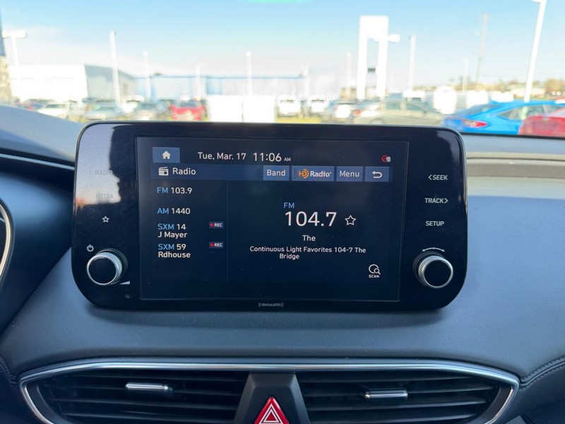 Hyundai Santa Fe Vehicle Full-screen Gallery Image 13