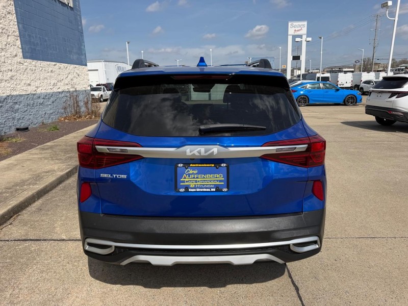 Kia Seltos Vehicle Full-screen Gallery Image 04