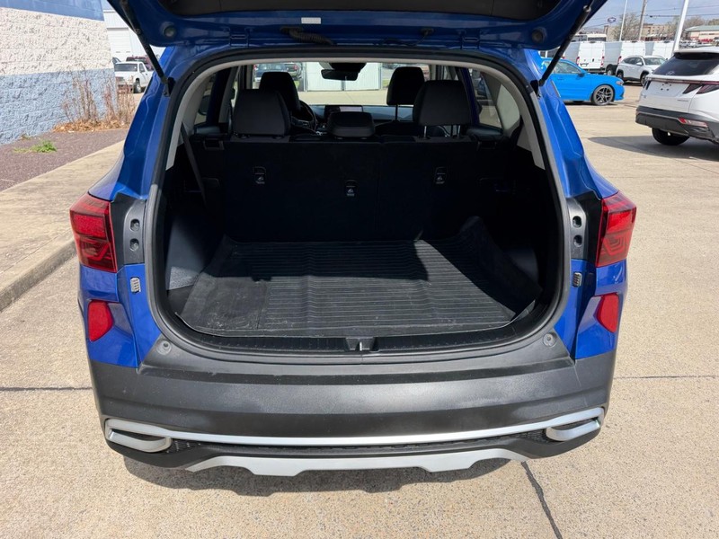 Kia Seltos Vehicle Full-screen Gallery Image 05