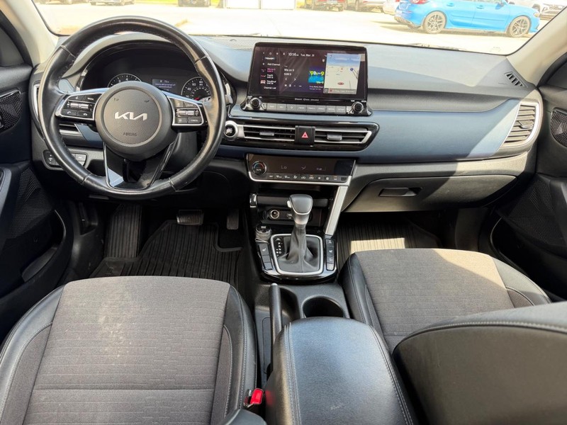 Kia Seltos Vehicle Full-screen Gallery Image 08