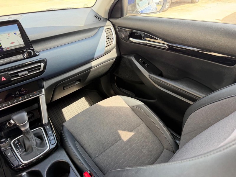Kia Seltos Vehicle Full-screen Gallery Image 15