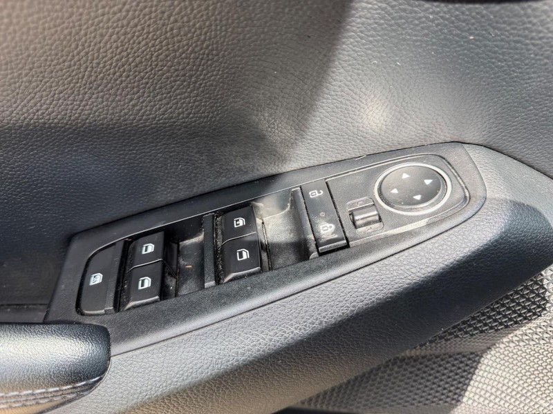 Kia Seltos Vehicle Full-screen Gallery Image 16