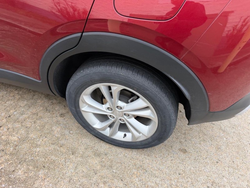 Buick Encore GX Vehicle Full-screen Gallery Image 06