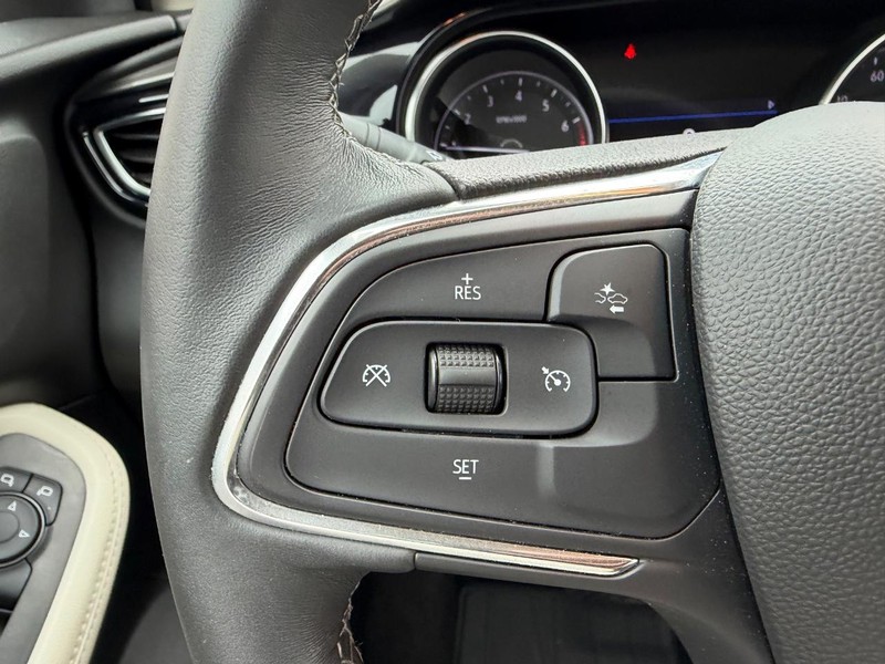 Buick Encore GX Vehicle Full-screen Gallery Image 10