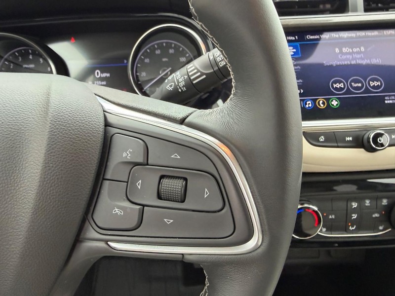 Buick Encore GX Vehicle Full-screen Gallery Image 11