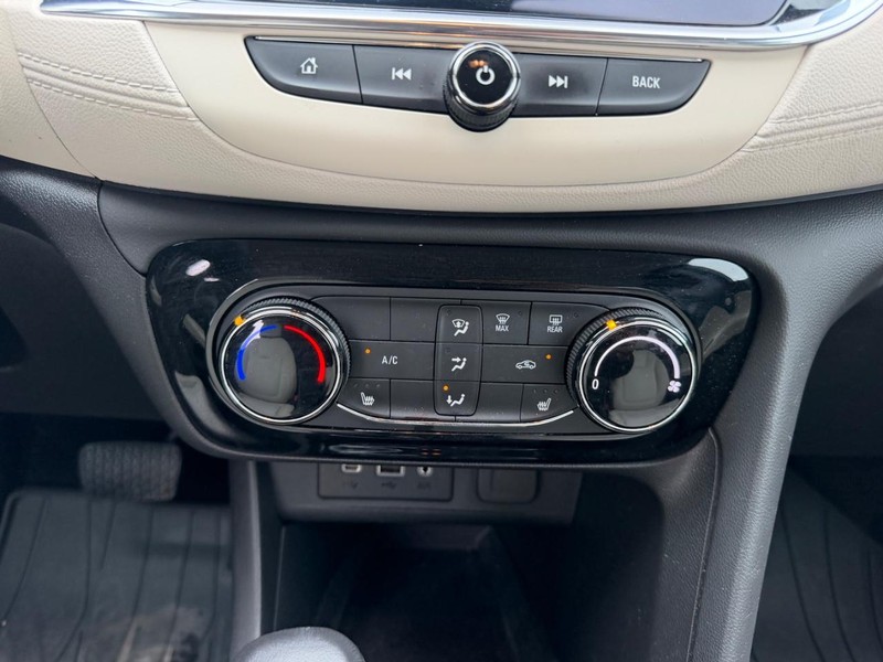 Buick Encore GX Vehicle Full-screen Gallery Image 13