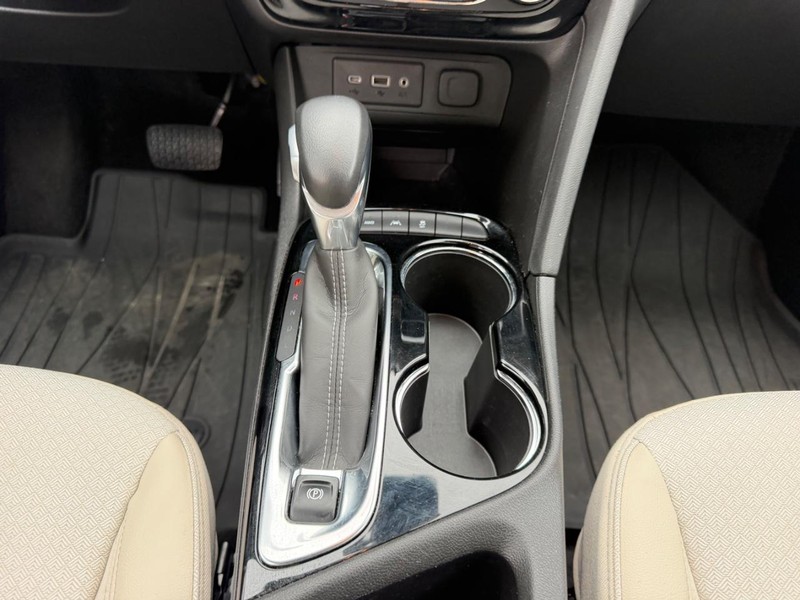 Buick Encore GX Vehicle Full-screen Gallery Image 14