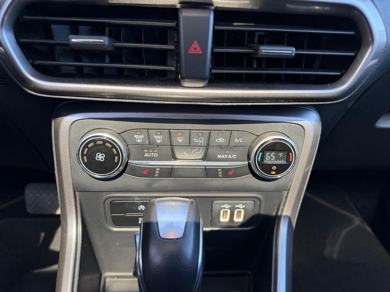 Ford EcoSport Vehicle Full-screen Gallery Image 14