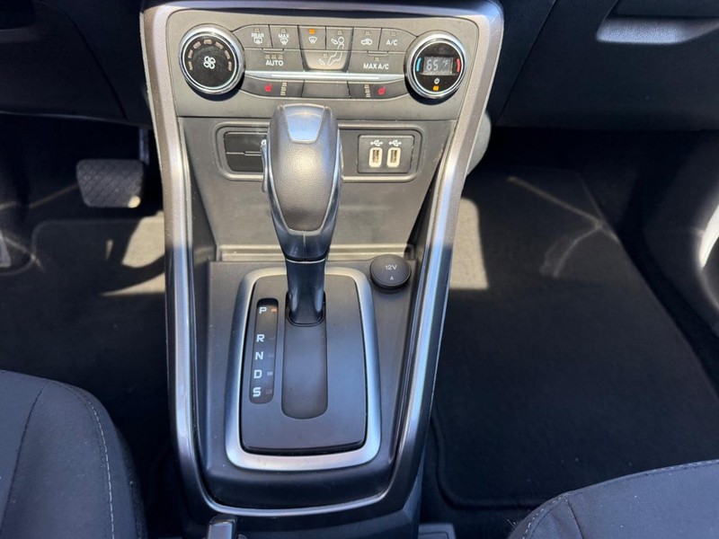 Ford EcoSport Vehicle Full-screen Gallery Image 15