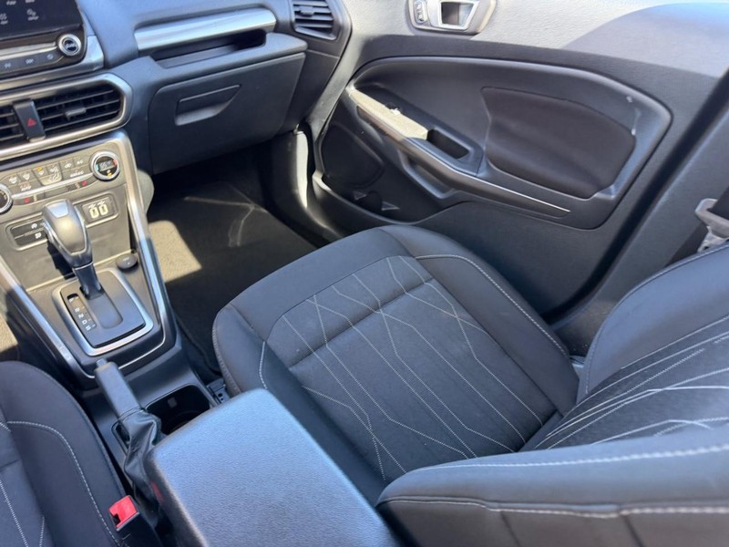 Ford EcoSport Vehicle Full-screen Gallery Image 16