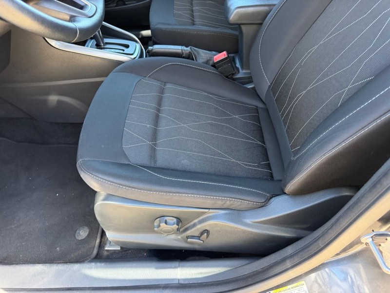 Ford EcoSport Vehicle Full-screen Gallery Image 18