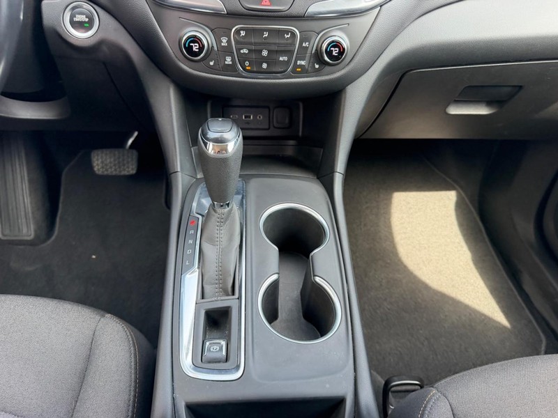 Chevrolet Equinox Vehicle Full-screen Gallery Image 15