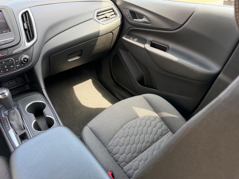 Chevrolet Equinox Vehicle Full-screen Gallery Image 16