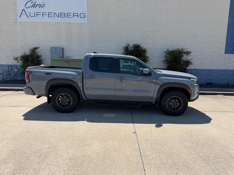 Nissan Frontier Vehicle Full-screen Gallery Image 02