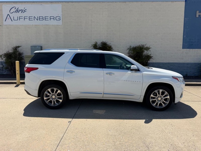 Chevrolet Traverse Vehicle Full-screen Gallery Image 02