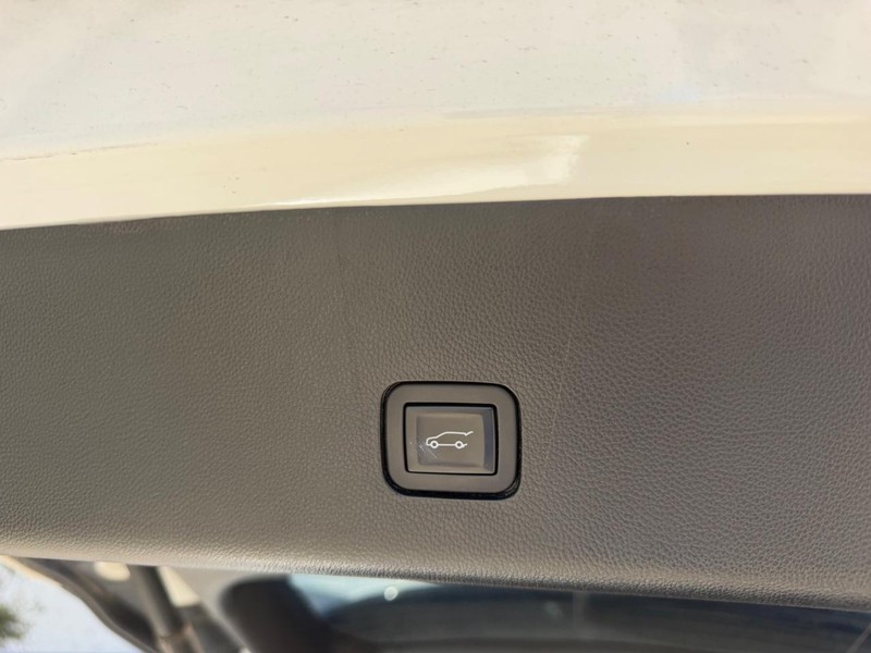 Chevrolet Traverse Vehicle Full-screen Gallery Image 06