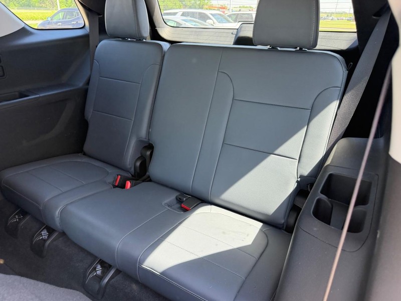 Chevrolet Traverse Vehicle Full-screen Gallery Image 09