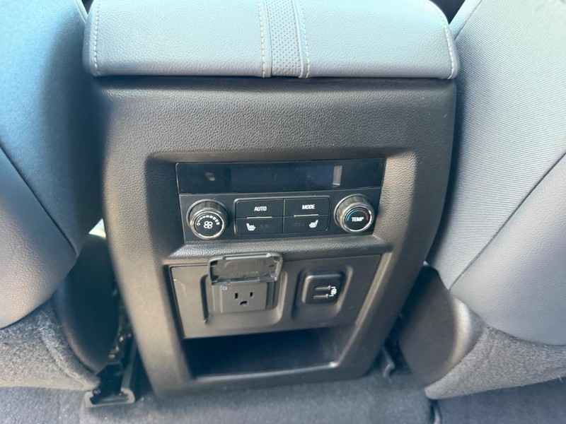 Chevrolet Traverse Vehicle Full-screen Gallery Image 12