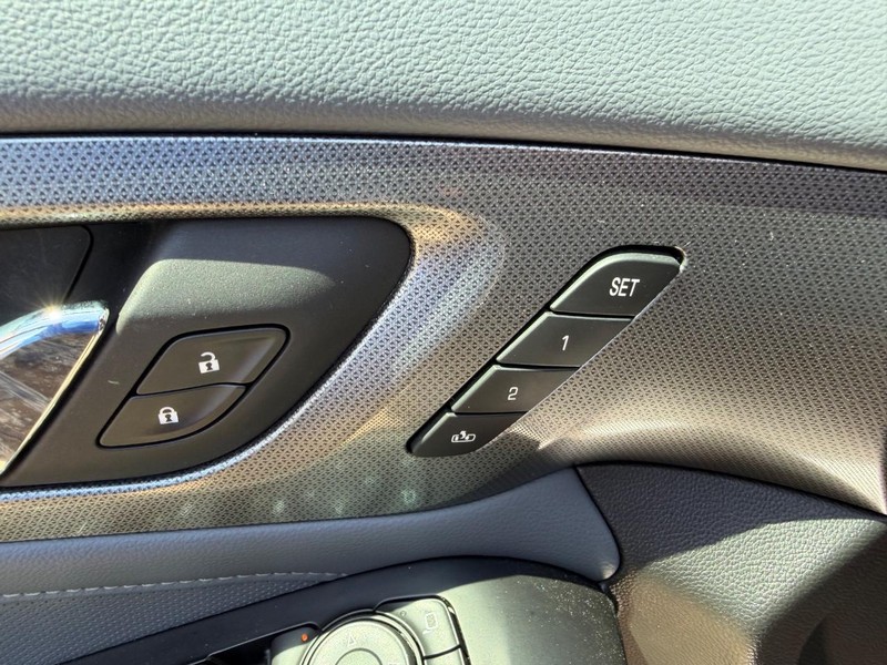 Chevrolet Traverse Vehicle Full-screen Gallery Image 23