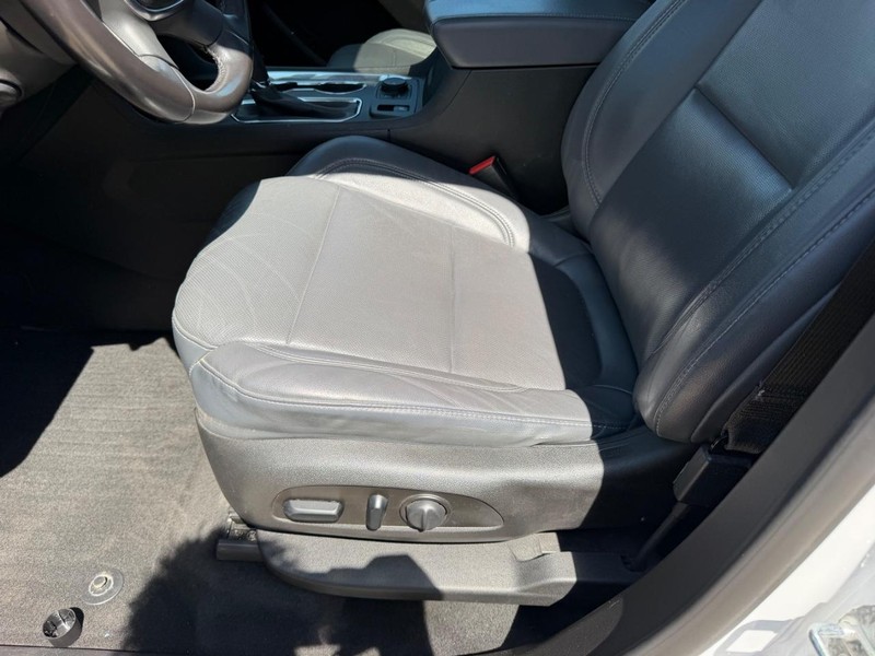 Chevrolet Traverse Vehicle Full-screen Gallery Image 24