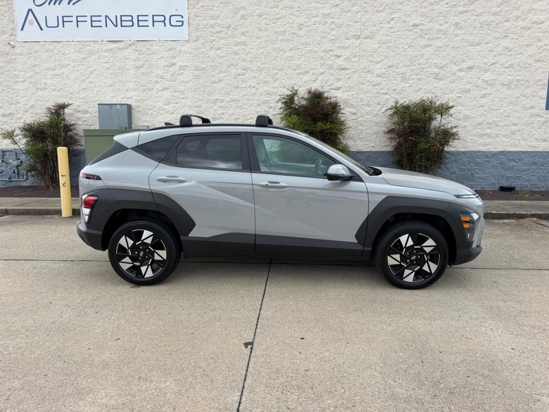 Hyundai Kona Vehicle Full-screen Gallery Image 02