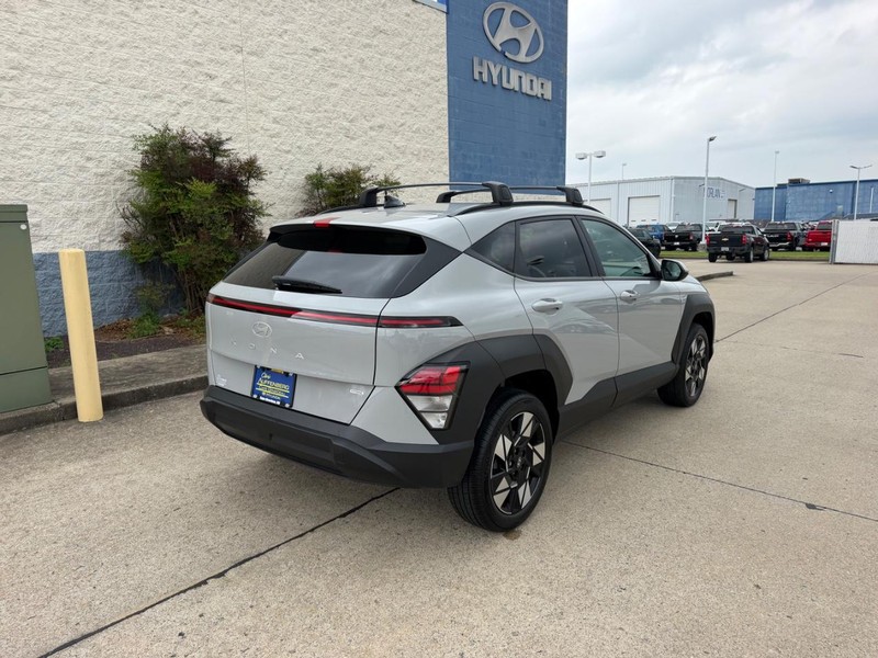 Hyundai Kona Vehicle Full-screen Gallery Image 03