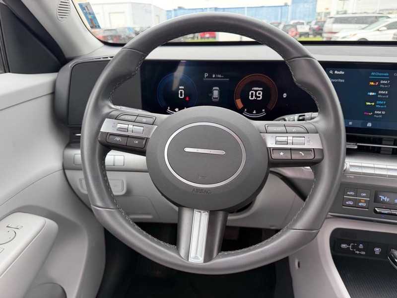 Hyundai Kona Vehicle Full-screen Gallery Image 09