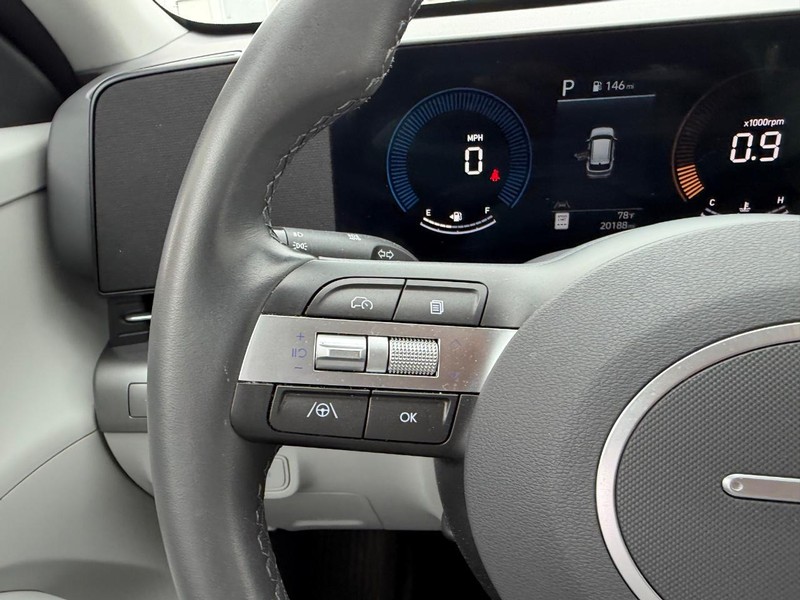 Hyundai Kona Vehicle Full-screen Gallery Image 10