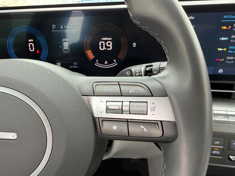 Hyundai Kona Vehicle Full-screen Gallery Image 11